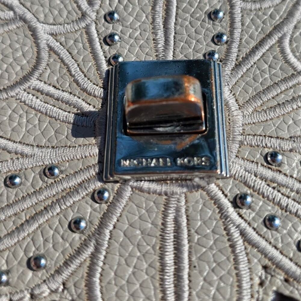 Michael Kors Cassie Gray Pebbled Leather & Silver Studded Flowers Satchel READ - Picture 16 of 16